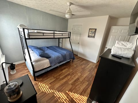 Cozy Getaway Homes House in La Vergne