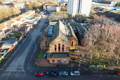 Property building, Day, Neighbourhood, Bird's eye view, Location, Parking