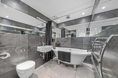 Unique 1 Bedroom Near West End Apartment in Glasgow