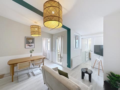 Living room, Dining area