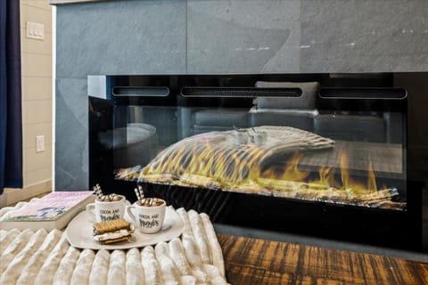 Smoky Shores Lakeview Cabin by Beyond Expectations Cabin in Douglas Lake