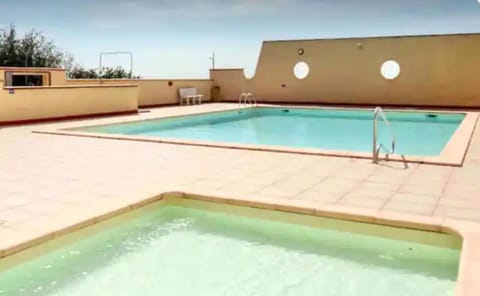Swimming pool, Swimming pool
