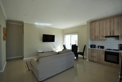 TV and multimedia, Kitchen or kitchenette, Living room, Photo of the whole room, Seating area, stove