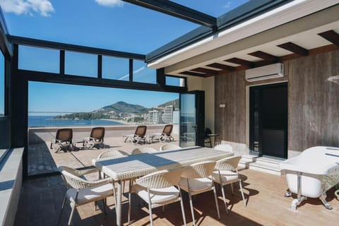 Patio, Balcony/Terrace, Seating area, Dining area, Sea view