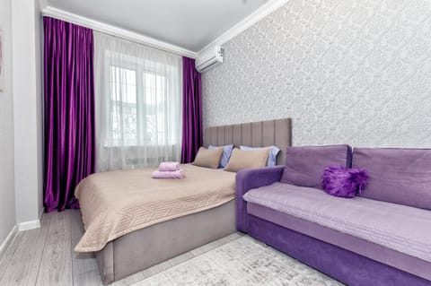 Bed, Living room, Photo of the whole room, Seating area, Bedroom