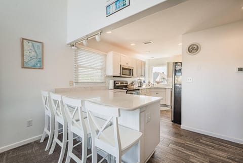 Lowe Tide - Corolla, Ocean Sands, 130 Yards to Beach, Pool, Hot Tub, Pets OK House in Corolla