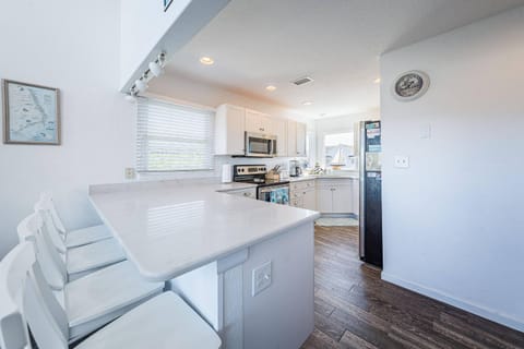 Lowe Tide - Corolla, Ocean Sands, 130 Yards to Beach, Pool, Hot Tub, Pets OK House in Corolla