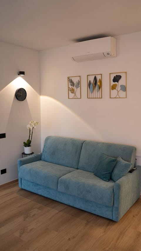 Living room, Seating area, air conditioner