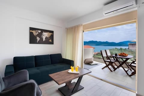 Natural landscape, View (from property/room), Balcony/Terrace, Living room, Seating area, Dining area