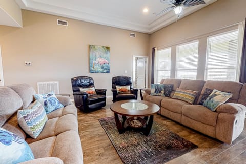 Ultimate Steps to Beach Large Deck Dog Haven House in Bolivar Peninsula