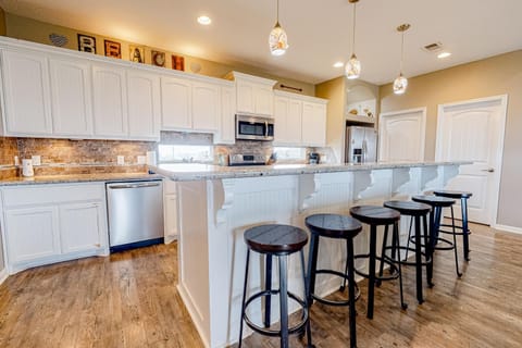 Ultimate Steps to Beach Large Deck Dog Haven House in Bolivar Peninsula