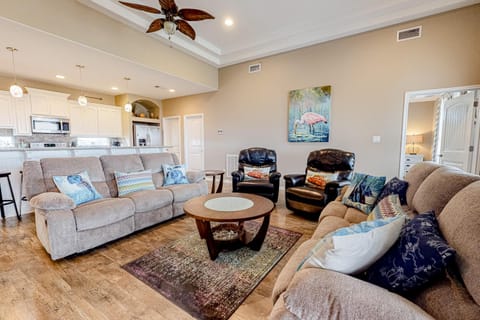 Ultimate Steps to Beach Large Deck Dog Haven House in Bolivar Peninsula