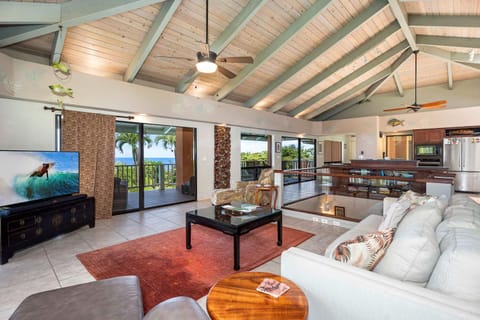 Puuwai Alii Place House in Holualoa