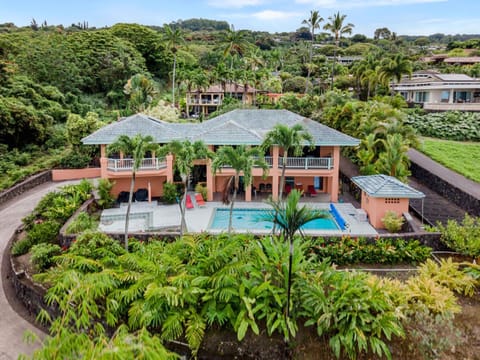 Puuwai Alii Place House in Holualoa