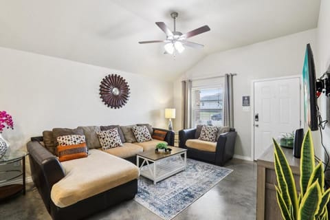 Living room, Photo of the whole room, Seating area