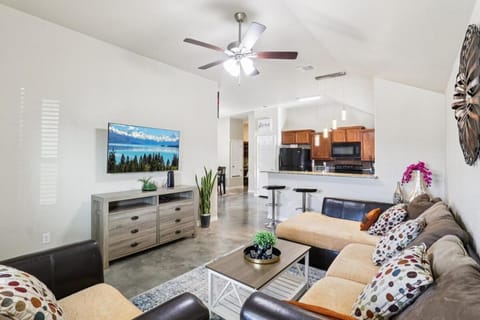 TV and multimedia, Living room, Seating area, Evening entertainment