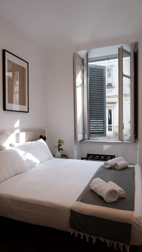 Bed, Bedroom, towels, air conditioner