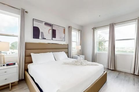 LakeView Escape - Your Dream Vacation Begins Here House in Loughman