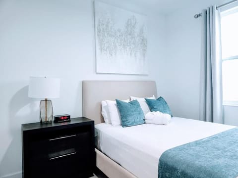 LakeView Escape - Your Dream Vacation Begins Here House in Loughman