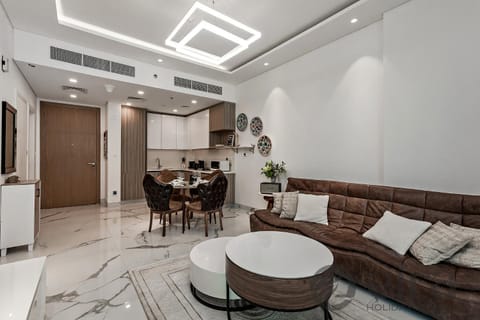 Kitchen or kitchenette, Living room, Seating area, Dining area