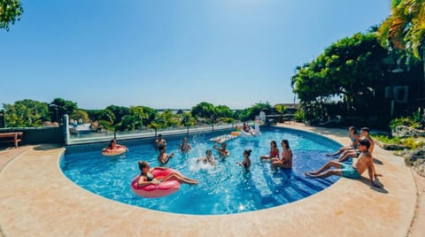 Day, Swimming pool, group of guests