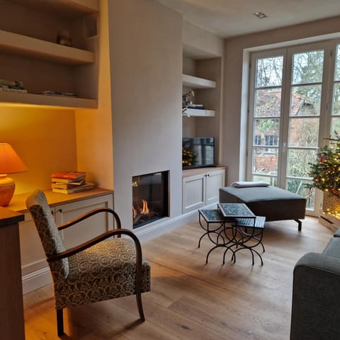 Living room, Seating area, pet friendly