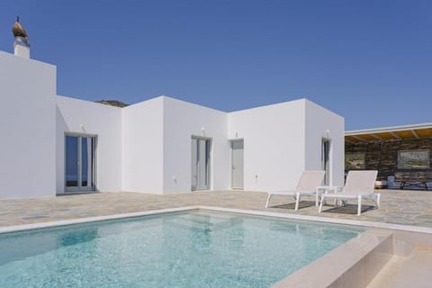 Property building, Patio, Pool view, Swimming pool, sunbed