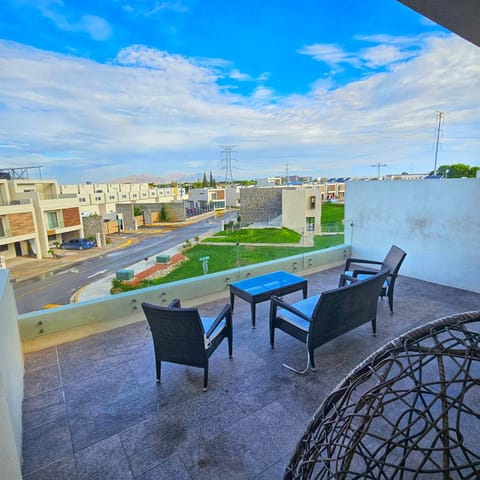 View (from property/room), Balcony/Terrace