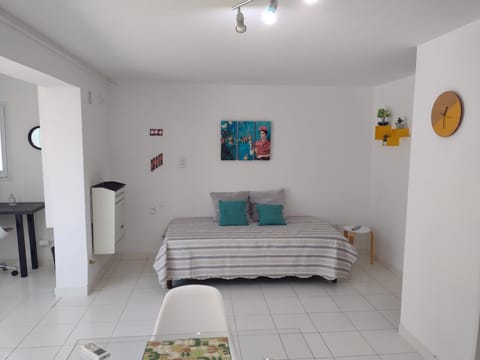 Bed, Kitchen or kitchenette, Living room, Dining area