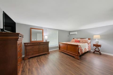 Dual Delight Stylish Duplex 2-Unit Home House in Glasgow