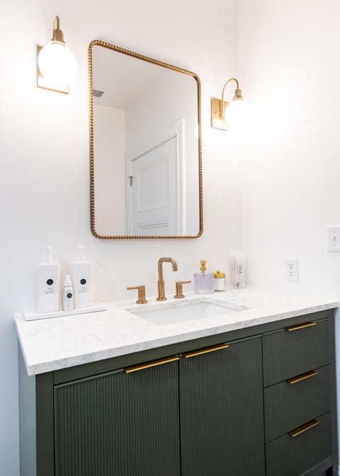 Hollyhock Suite 507 Apartment in Louisville