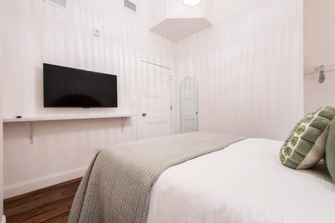 Hollyhock Suite 507 Apartment in Louisville