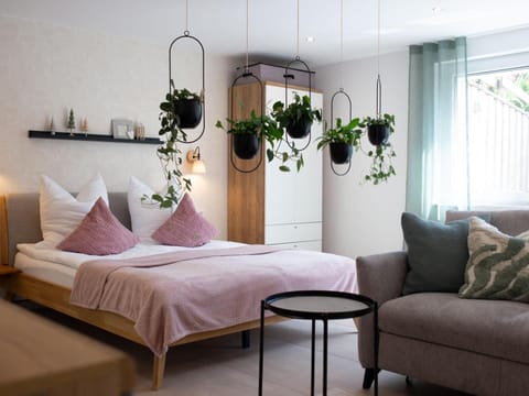 Bed, Living room, Photo of the whole room, Seating area, Bedroom
