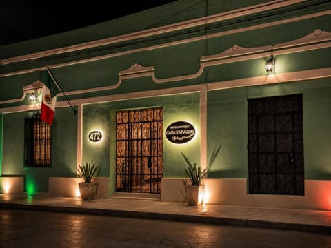 Property building, Facade/entrance, Night