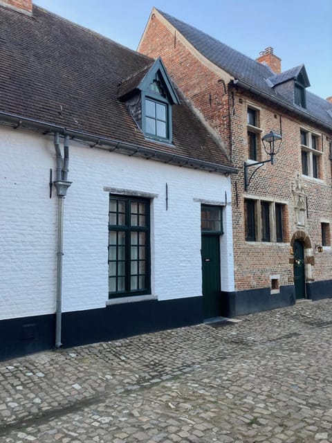 Property building, Street view, Quiet street view