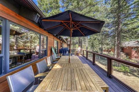 Twin Hollow at Dollar Point by Tahoe Getaways - 5BR w Game Room & Hot Tub House in Dollar Point