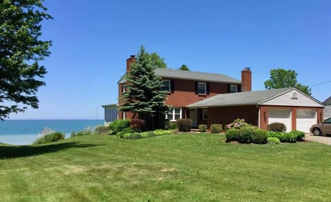 Lakefront Home in Madison - Private Beach House in Lake Erie