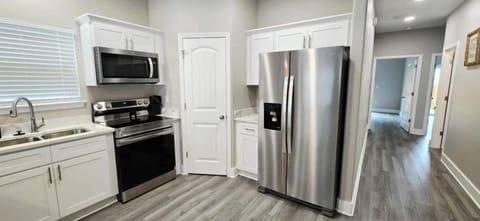 A Stylish Newly Modern Duplex Near Downtown Pensacola Apartment in Pensacola