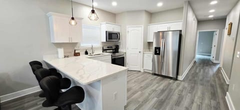 A Stylish Newly Modern Duplex Near Downtown Pensacola Apartment in Pensacola