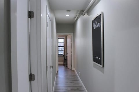 2 BEDROOM 1 BATH TRENDY Apt Downtown Albany Apartment in Albany