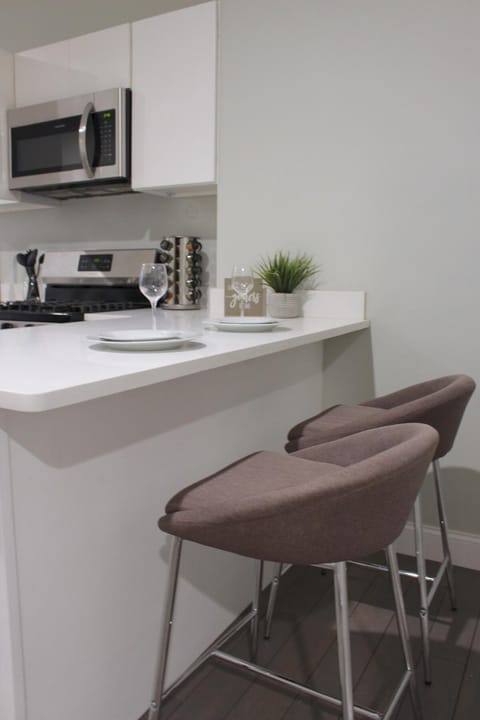 Beautiful 2 BED 2 BATH Soaker Tub Apartment in Albany