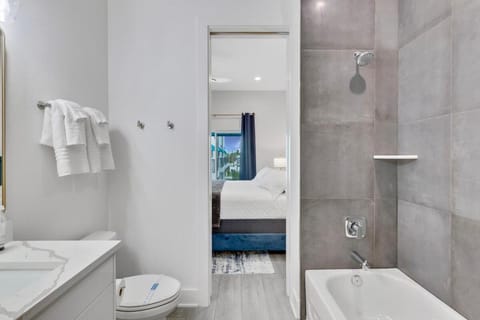 Madeira Luxe Retreat Apartment in Redington Beach