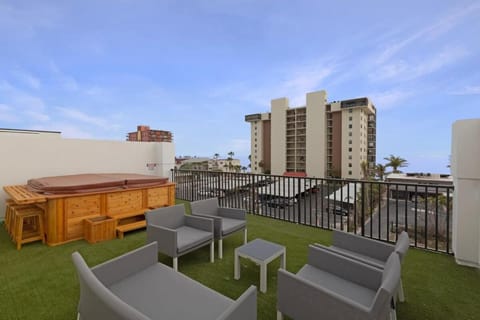 Madeira Luxe Retreat Apartment in Redington Beach