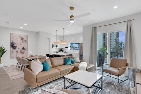 Madeira Luxe Retreat Apartment in Redington Beach
