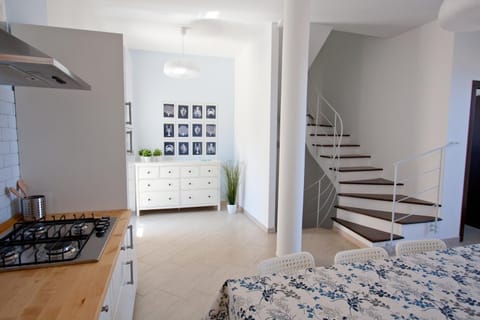Communal lounge/ TV room, Balcony/Terrace, Communal kitchen