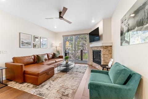 Day, TV and multimedia, Balcony/Terrace, Living room, Seating area, Autumn, fireplace, furniture