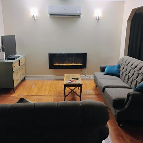 TV and multimedia, Living room, Seating area, Evening entertainment, air conditioner