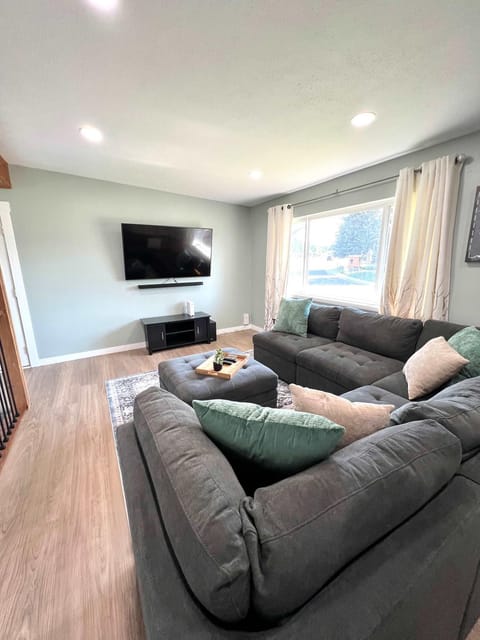 Park Home- Parkside Haven for Families & Pets House in Pocatello