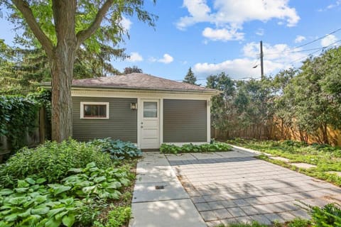 Beautiful, 3br Near Lake Bde Maka Ska Apartment in Minneapolis