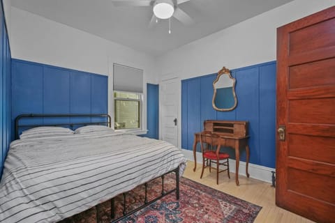 Beautiful, 3br Near Lake Bde Maka Ska Apartment in Minneapolis